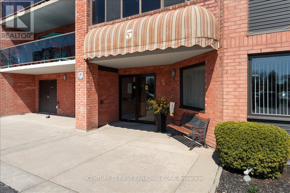 706 - 5 Mill Pond Court, Norfolk, Ontario  N3Y 5J6 - Photo 3 - X12978088