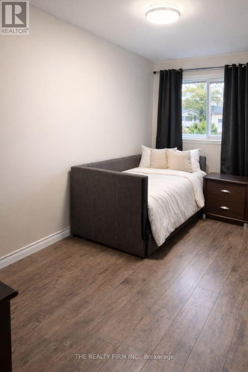 10 Fifth Avenue, St. Thomas, Ontario  N5R 4C1 - Photo 11 - X12978252