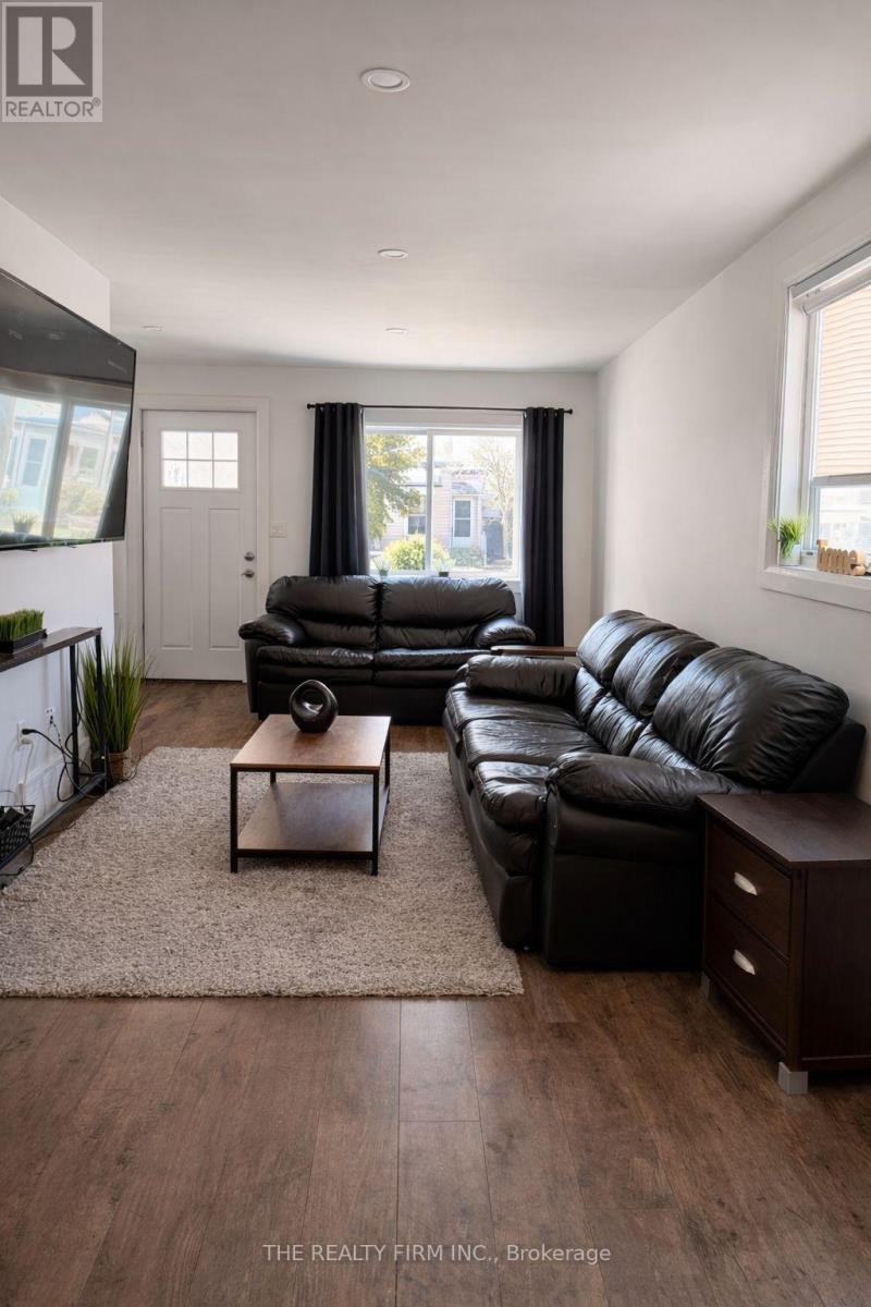 10 Fifth Avenue, St. Thomas, Ontario  N5R 4C1 - Photo 4 - X12978252