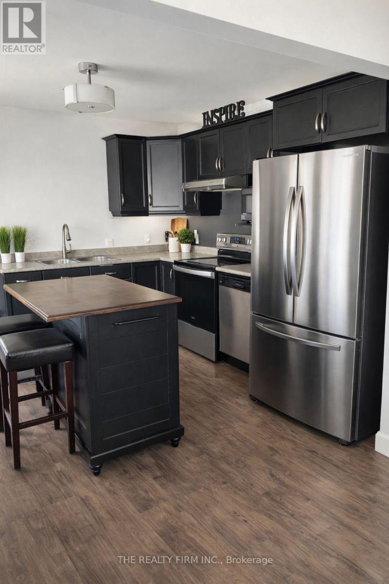 10 Fifth Avenue, St. Thomas, Ontario  N5R 4C1 - Photo 6 - X12978252