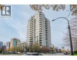319 135 E 17TH STREET, North Vancouver, British Columbia