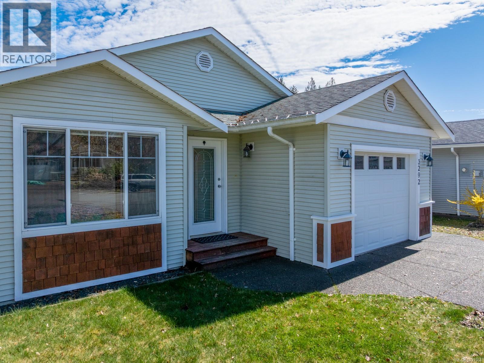 3292 Eighth St, Cumberland, British Columbia  V0R 1S0 - Photo 2 - 1031564