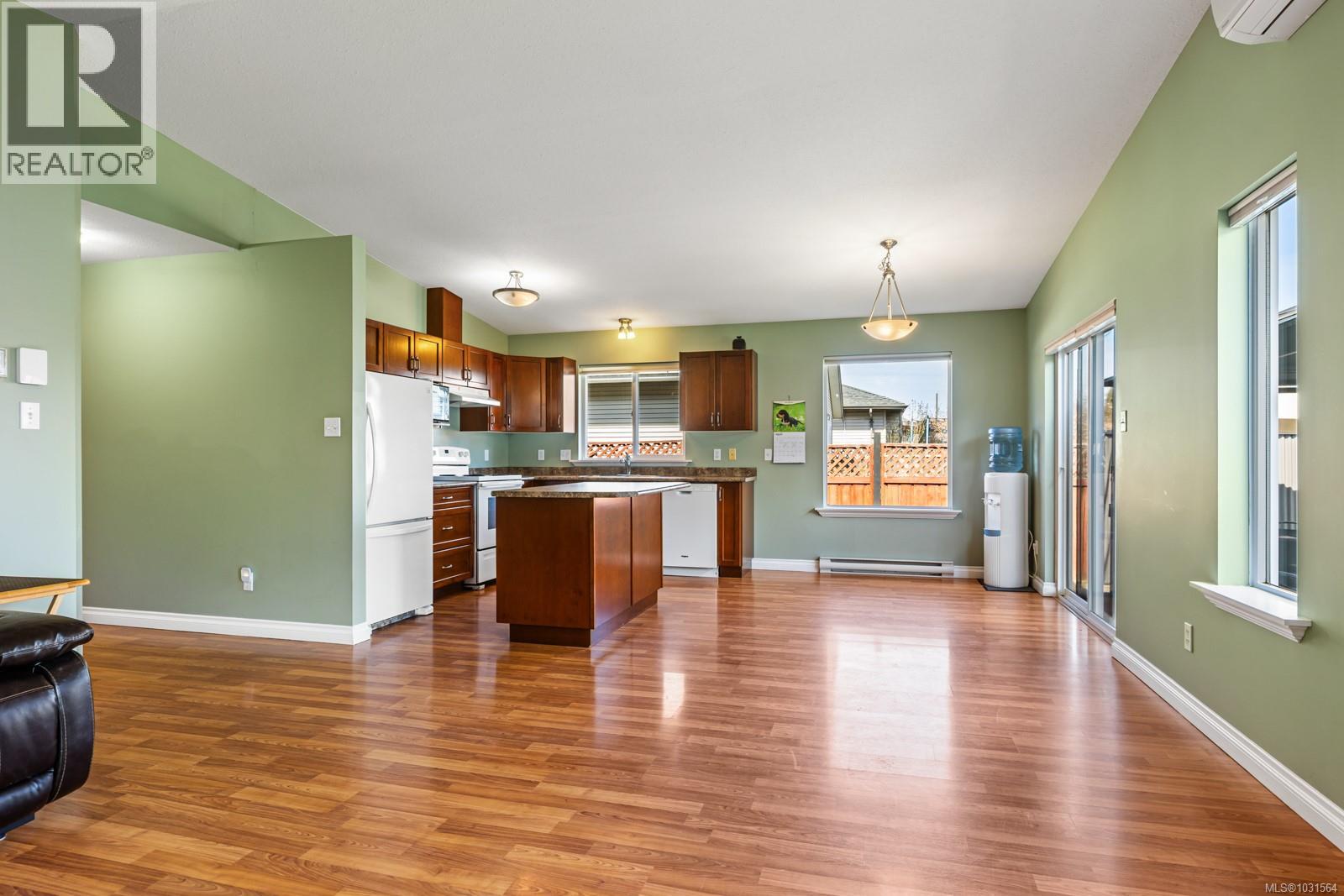 3292 Eighth St, Cumberland, British Columbia  V0R 1S0 - Photo 12 - 1031564