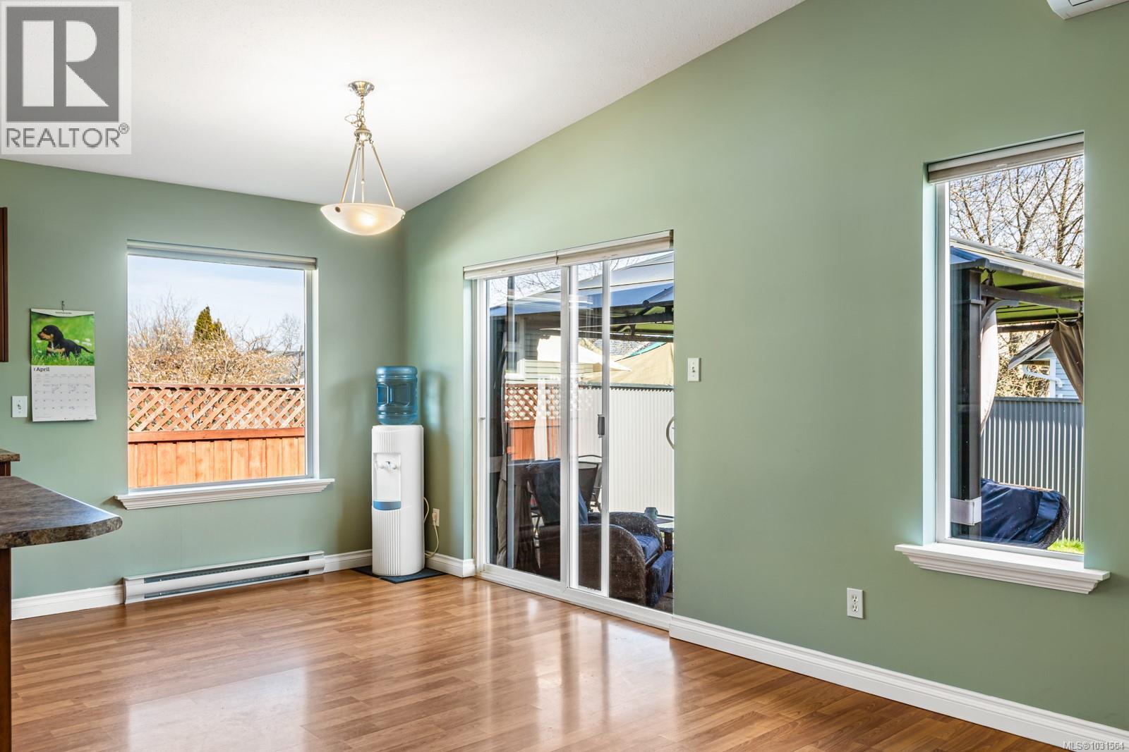 3292 Eighth St, Cumberland, British Columbia  V0R 1S0 - Photo 6 - 1031564