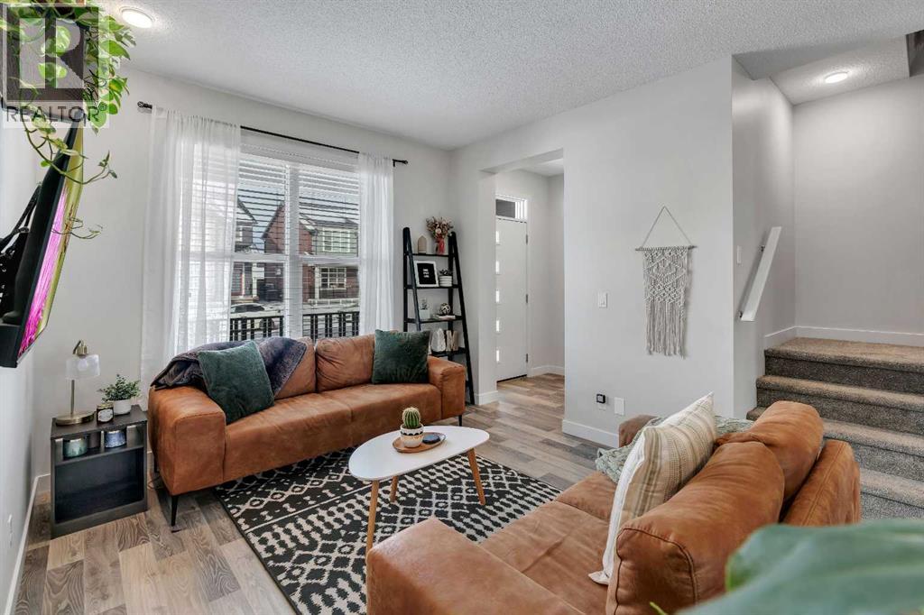 24 Carringvue Way NW, Calgary, Alberta  T3P 1K8 - Photo 2 - A2293180