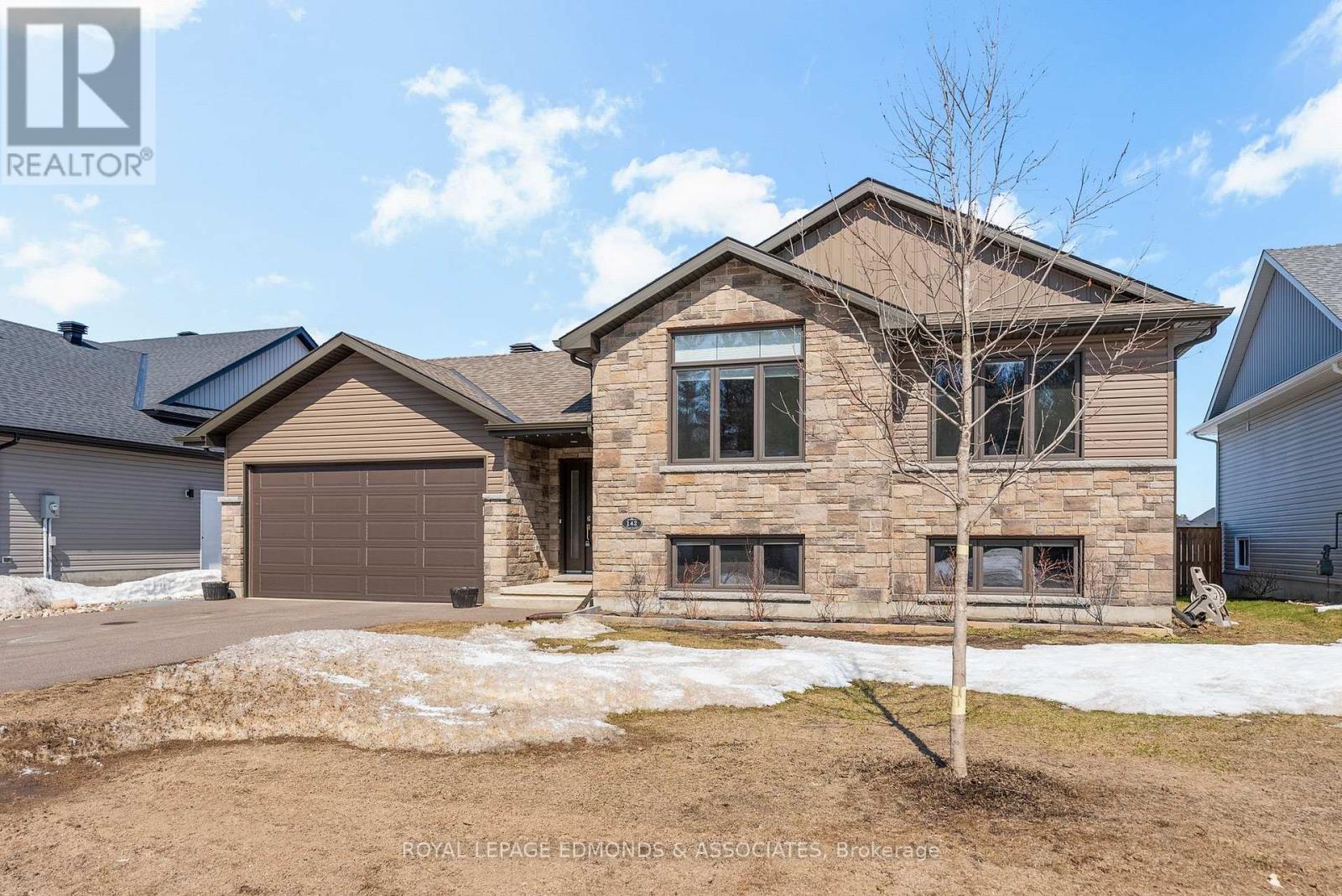 142 CHAD STREET, Petawawa, Ontario