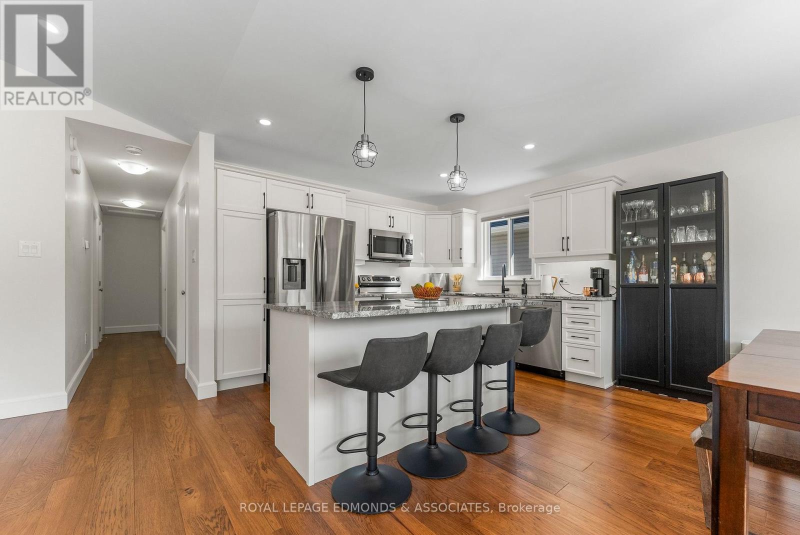 142 Chad Street, Petawawa, Ontario  K8H 0G8 - Photo 10 - X12978084