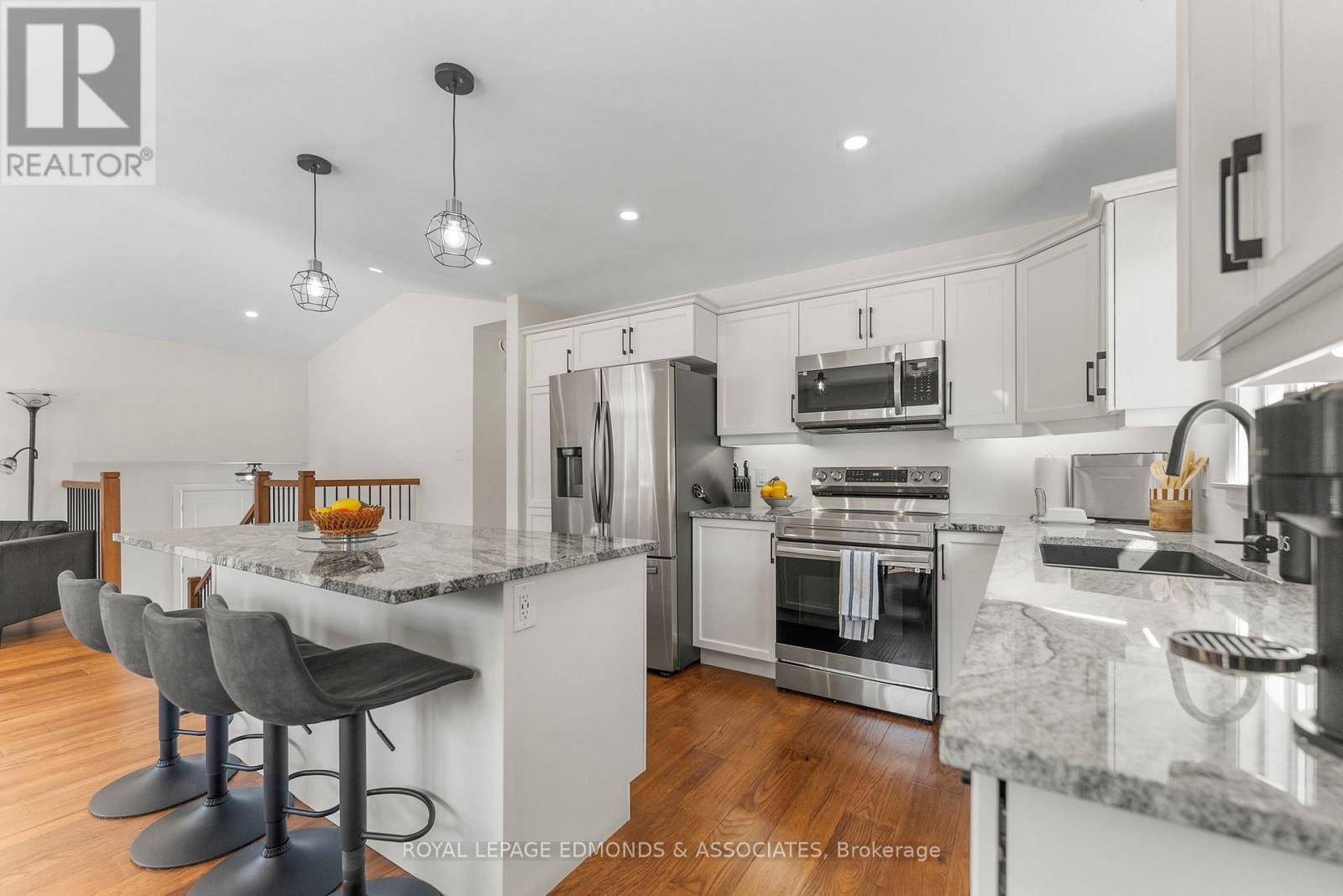 142 Chad Street, Petawawa, Ontario  K8H 0G8 - Photo 11 - X12978084