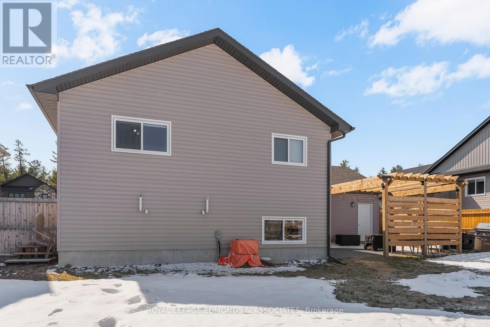 142 Chad Street, Petawawa, Ontario  K8H 0G8 - Photo 36 - X12978084