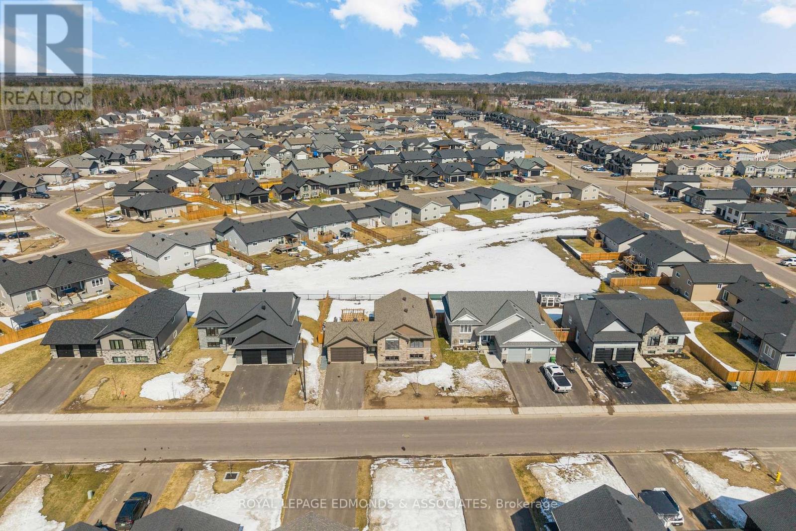 142 Chad Street, Petawawa, Ontario  K8H 0G8 - Photo 41 - X12978084