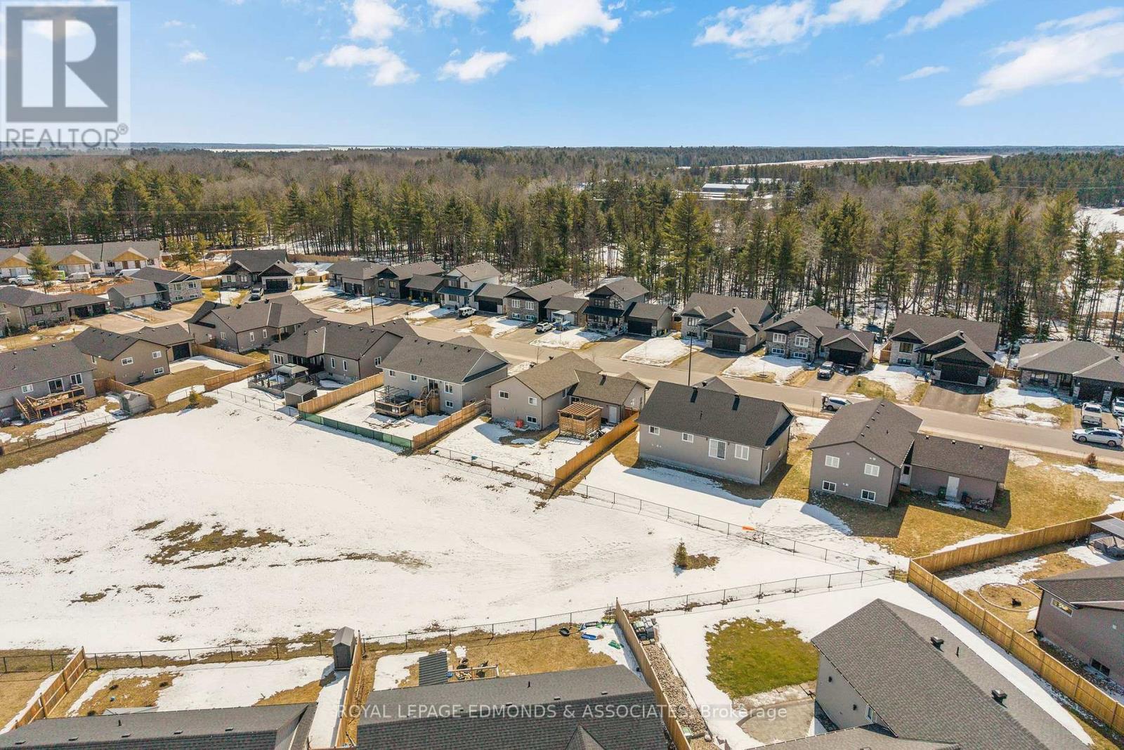 142 Chad Street, Petawawa, Ontario  K8H 0G8 - Photo 43 - X12978084