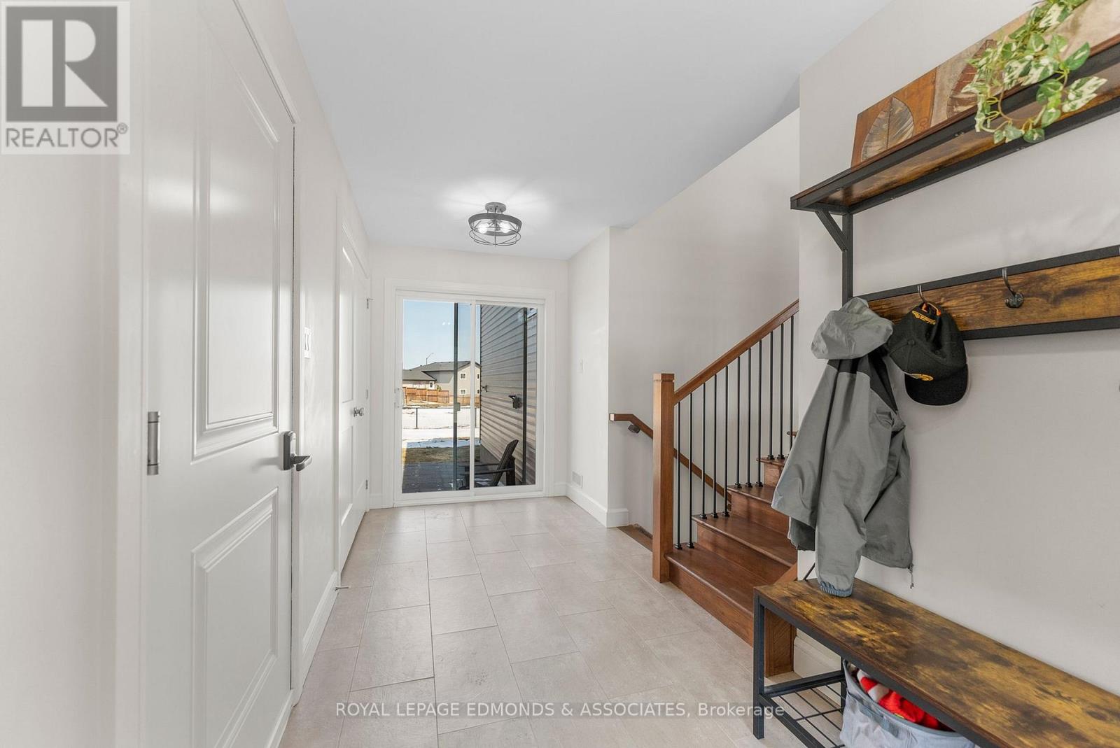 142 Chad Street, Petawawa, Ontario  K8H 0G8 - Photo 7 - X12978084