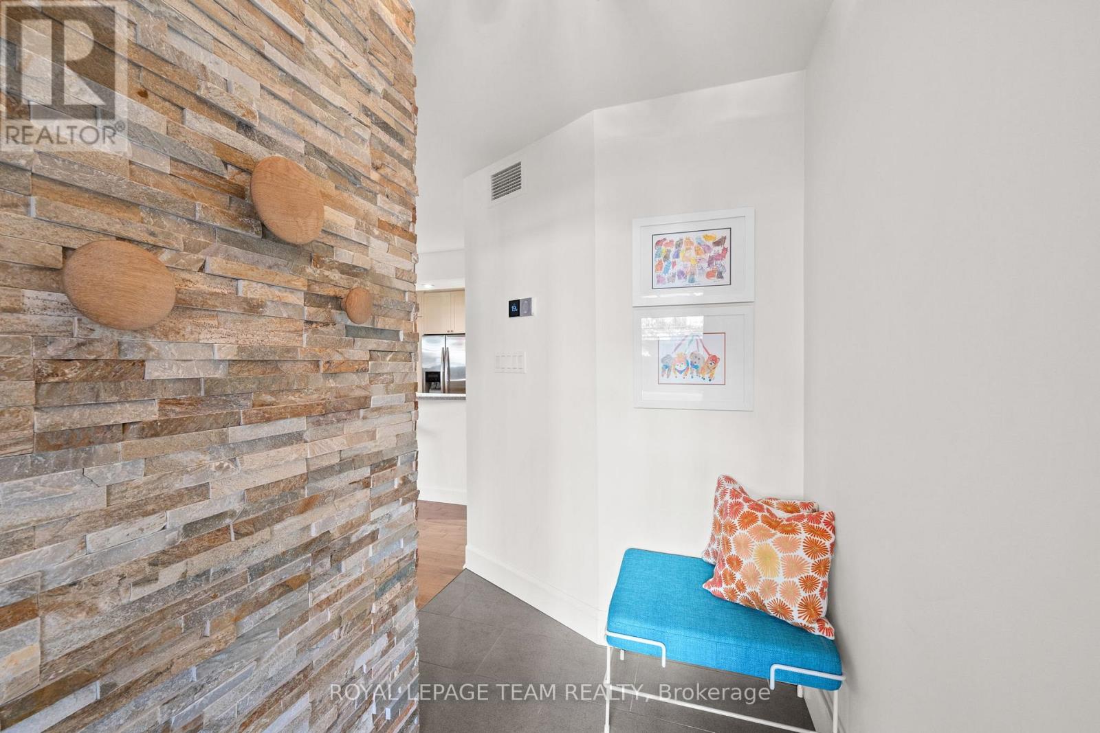 202d - 1 Columbus Avenue, Ottawa, Ontario  K1K 4L1 - Photo 4 - X12977994