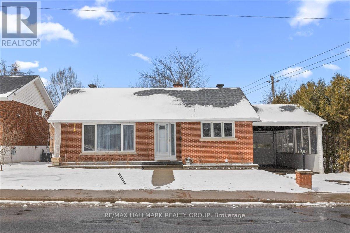 66 Broadview Avenue E, Smiths Falls, Ontario  K7A 3W6 - Photo 2 - X12978004