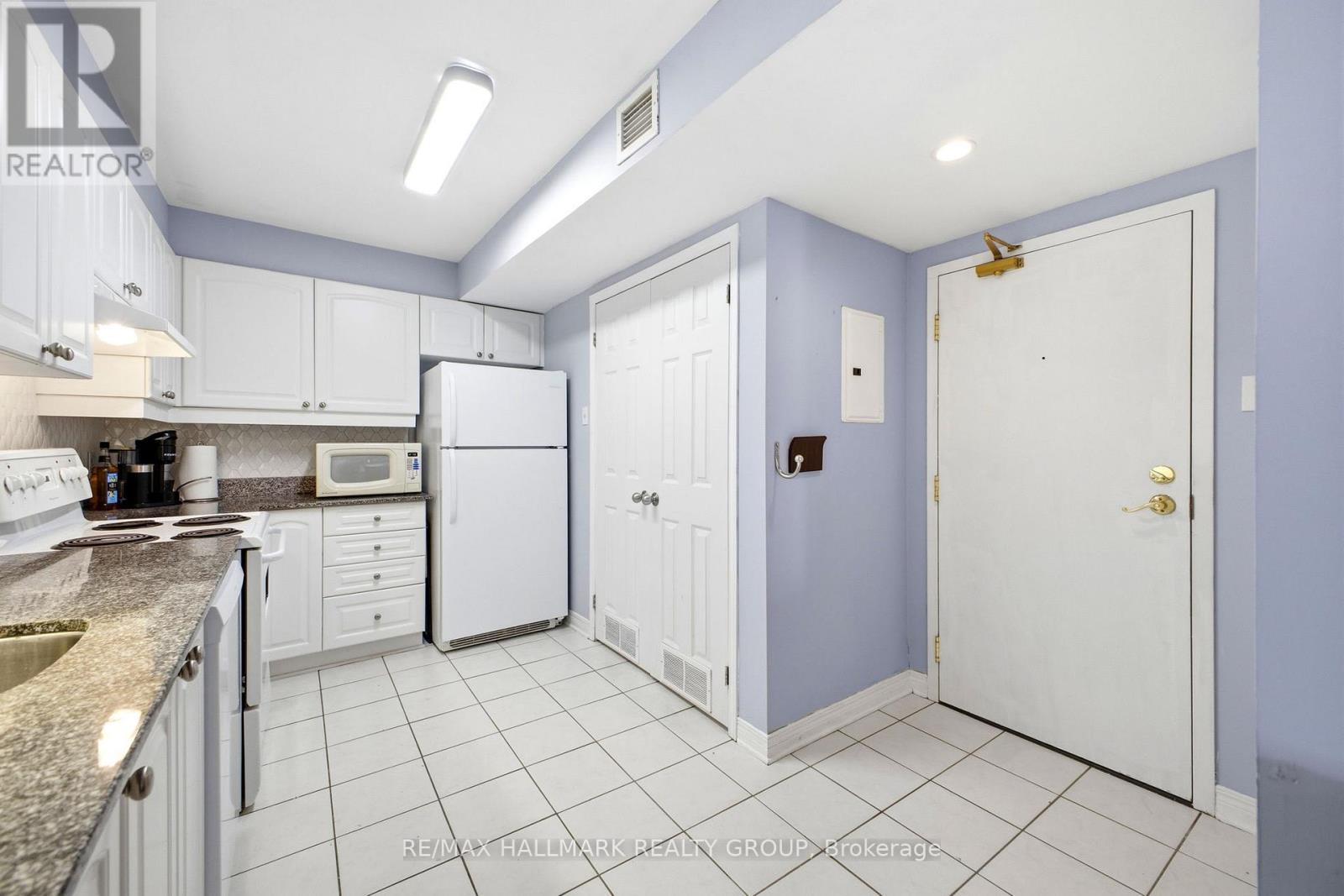 Ph13 - 429 Somerset Street W, Ottawa, Ontario  K2P 2P5 - Photo 4 - X12978076