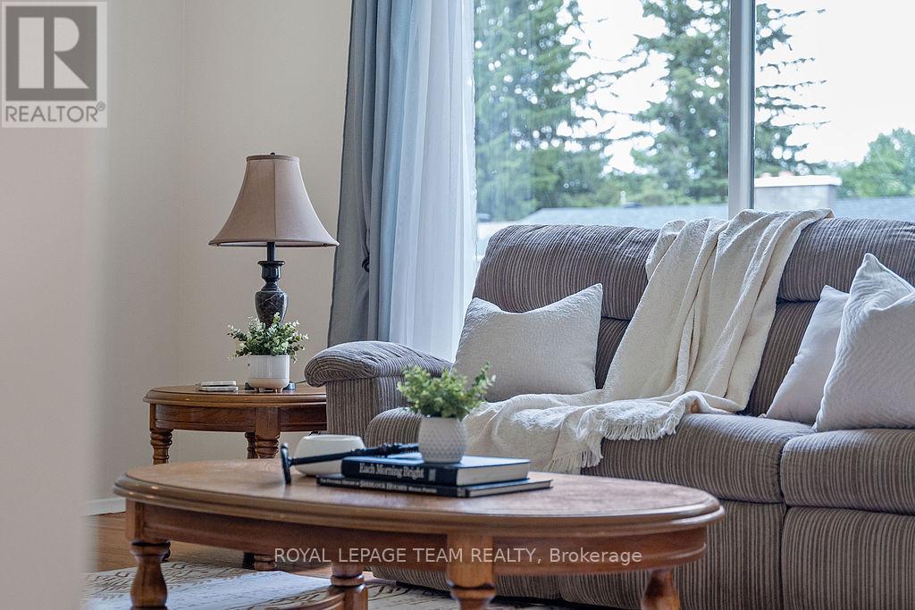 123 Abbeyhill Drive, Ottawa, Ontario  K2L 1H4 - Photo 5 - X12978154