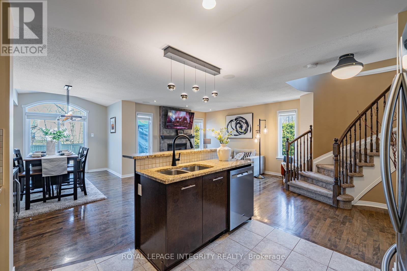 349 Celtic Ridge Crescent, Ottawa, Ontario  K2W 0B6 - Photo 13 - X12978232