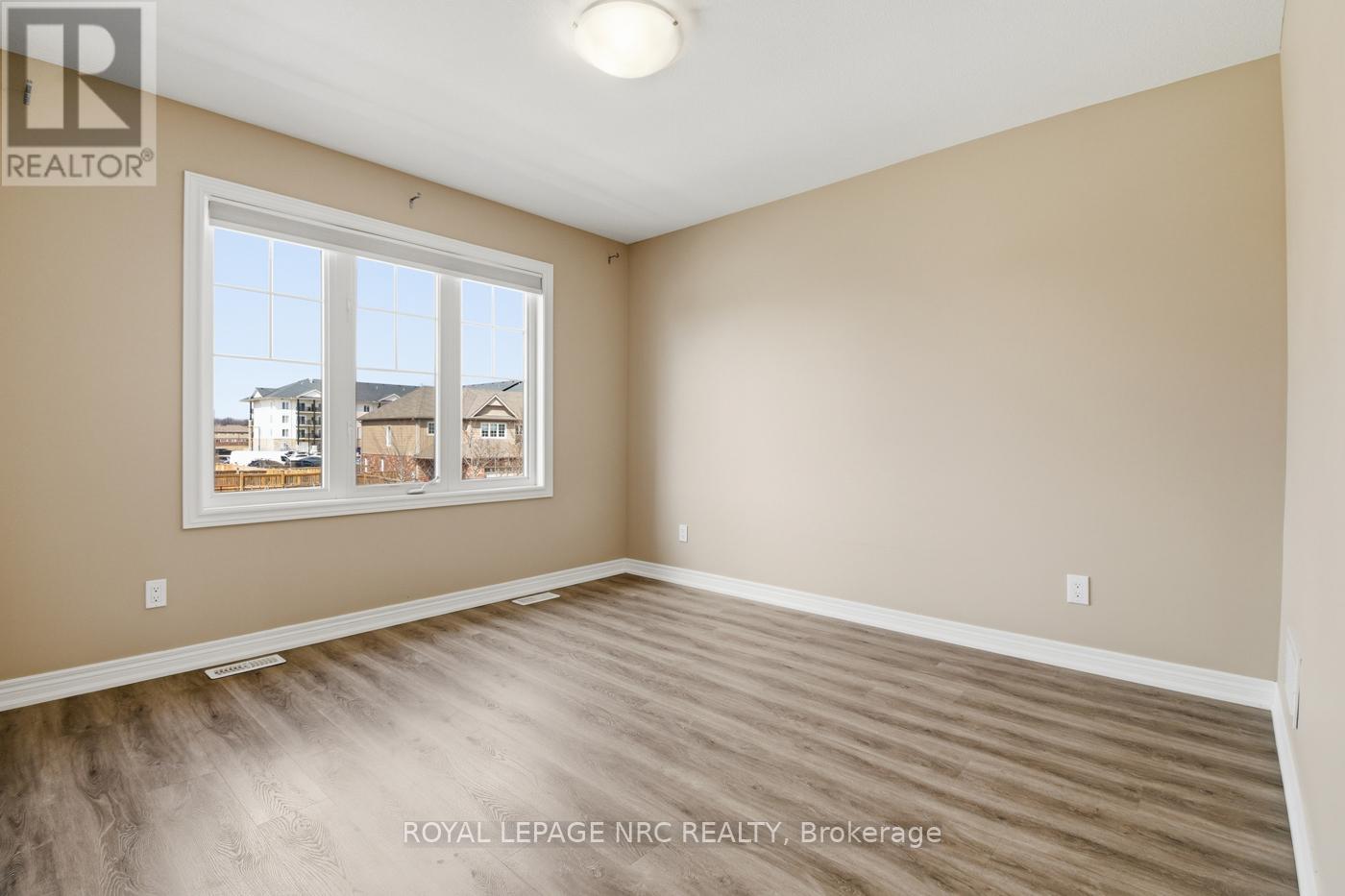 323 Silverwood Avenue, Welland, Ontario  L3C 0C5 - Photo 12 - X12977986