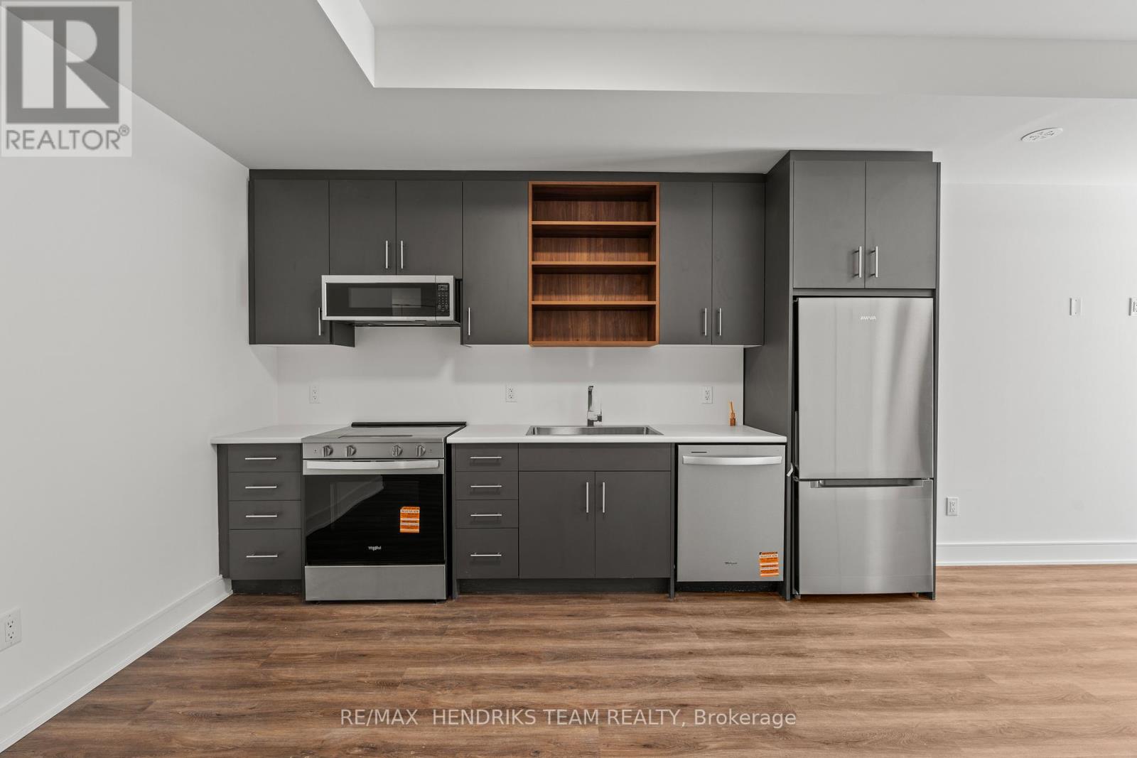 160 Everett Common, St. Catharines, Ontario  L2P 0G7 - Photo 14 - X12978256