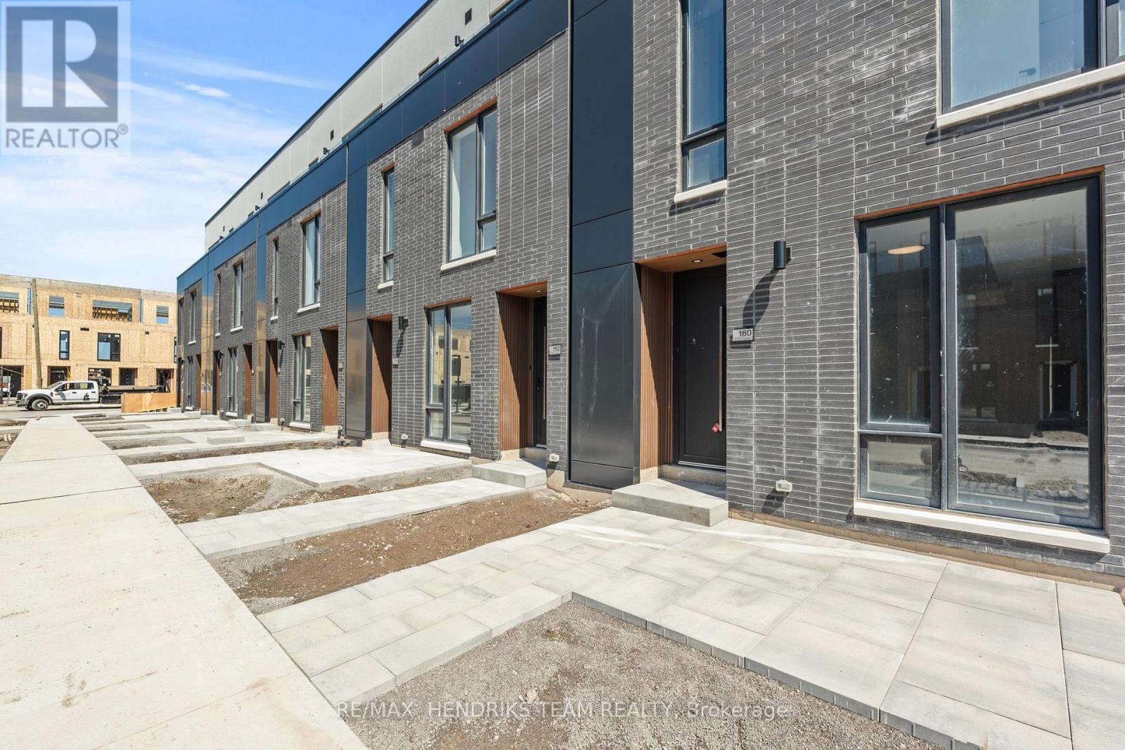 160 Everett Common, St. Catharines, Ontario  L2P 0G7 - Photo 3 - X12978256