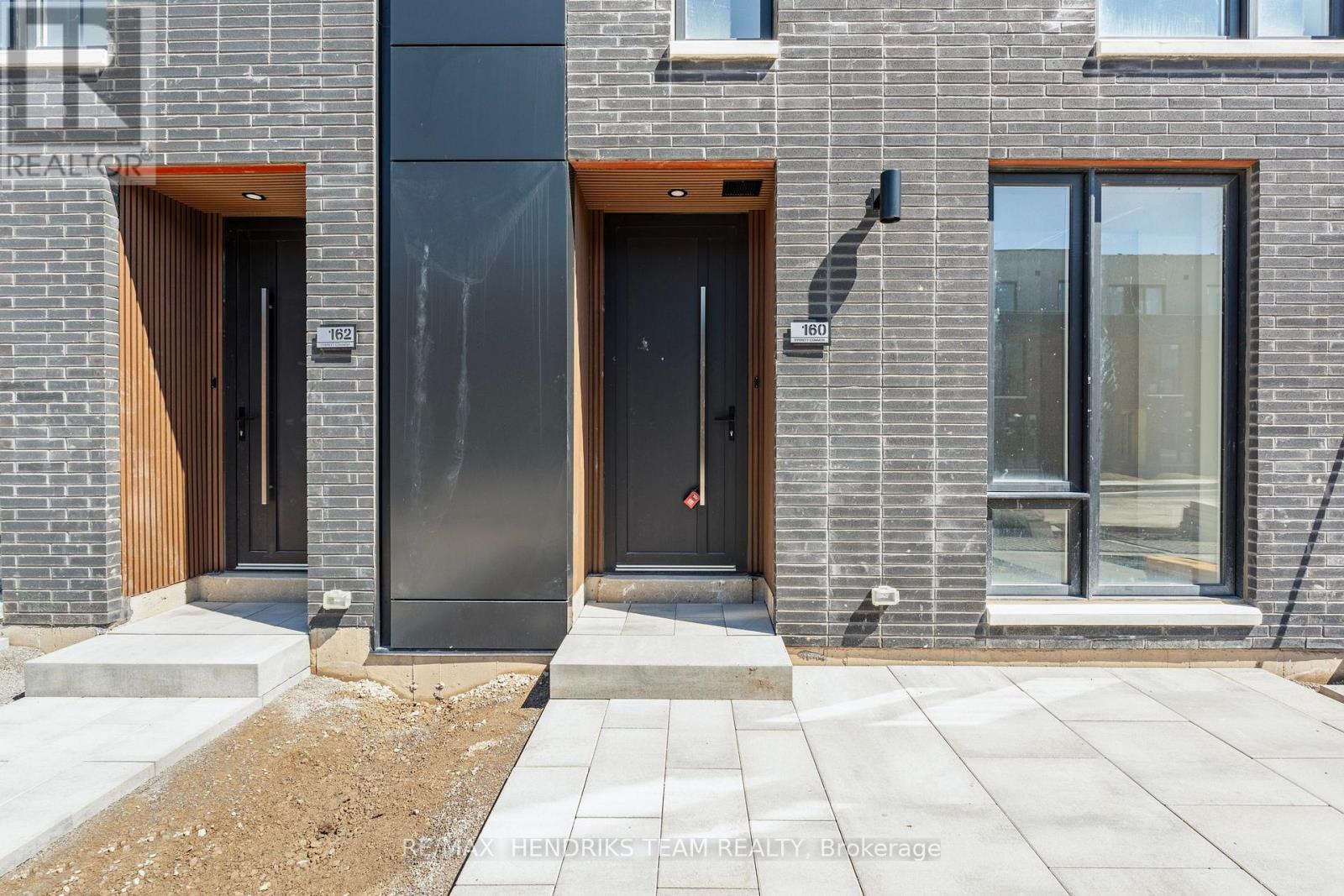 160 Everett Common, St. Catharines, Ontario  L2P 0G7 - Photo 4 - X12978256