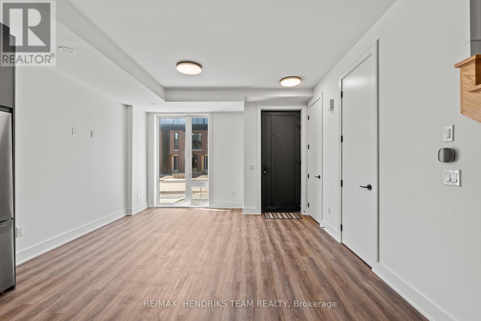 160 Everett Common, St. Catharines, Ontario  L2P 0G7 - Photo 5 - X12978256