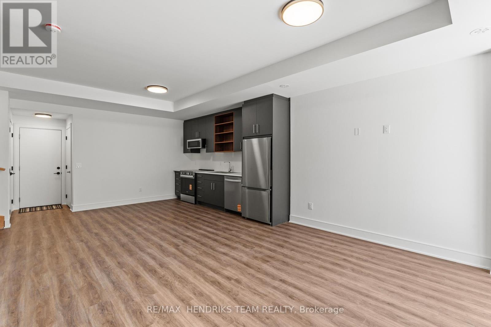 160 Everett Common, St. Catharines, Ontario  L2P 0G7 - Photo 9 - X12978256