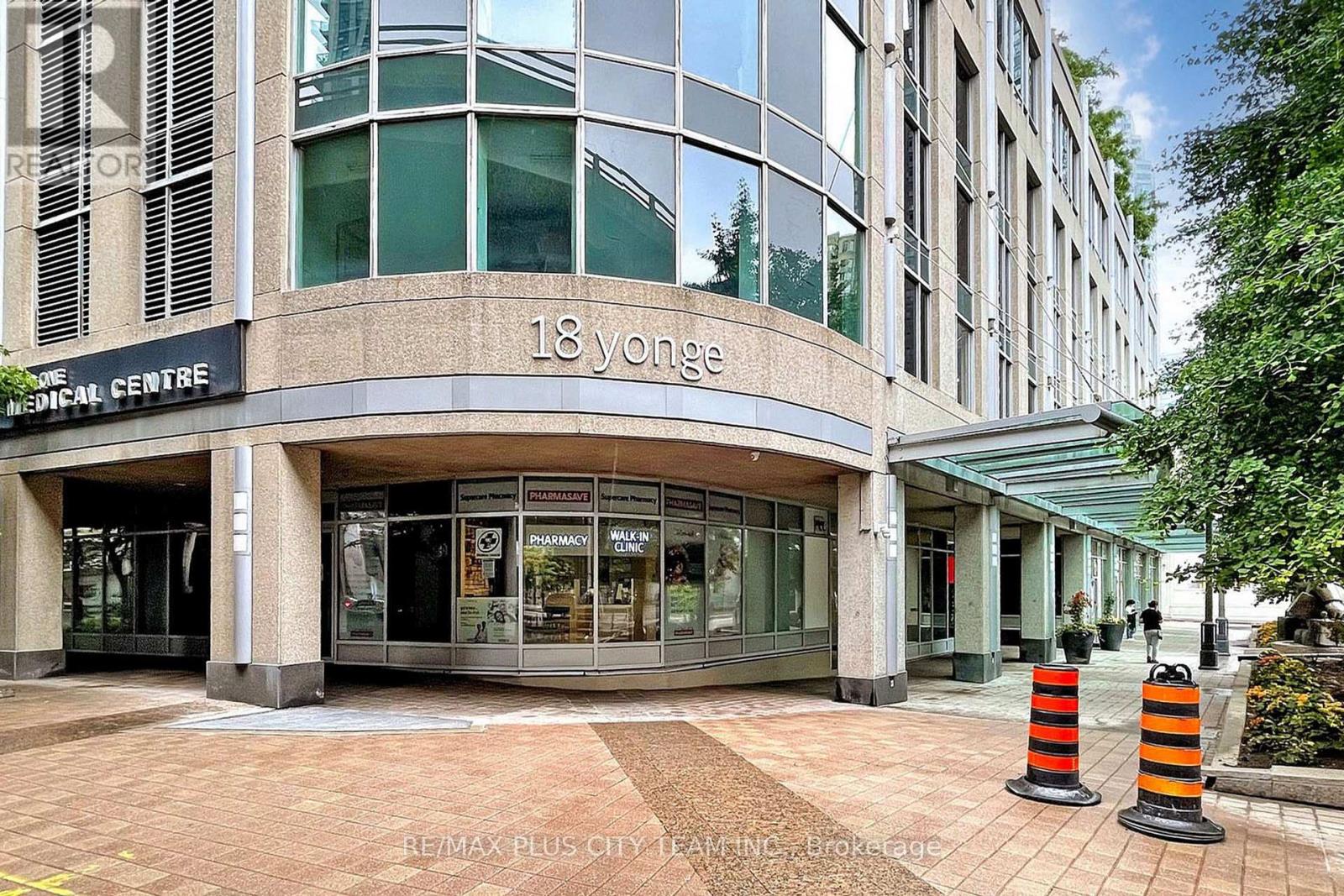 1002 - 18 Yonge Street, Toronto, Ontario  M5E 1R4 - Photo 2 - C12978158