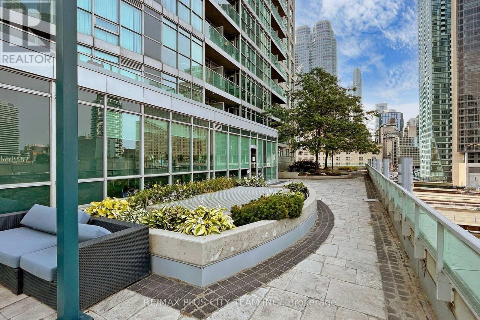 1002 - 18 Yonge Street, Toronto, Ontario  M5E 1R4 - Photo 21 - C12978158