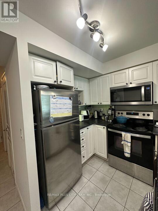 1002 - 18 Yonge Street, Toronto, Ontario  M5E 1R4 - Photo 5 - C12978158