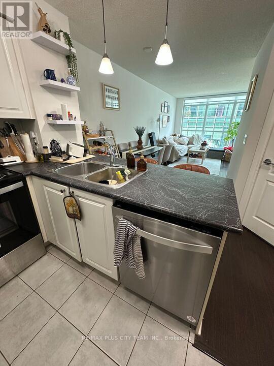 1002 - 18 Yonge Street, Toronto, Ontario  M5E 1R4 - Photo 6 - C12978158