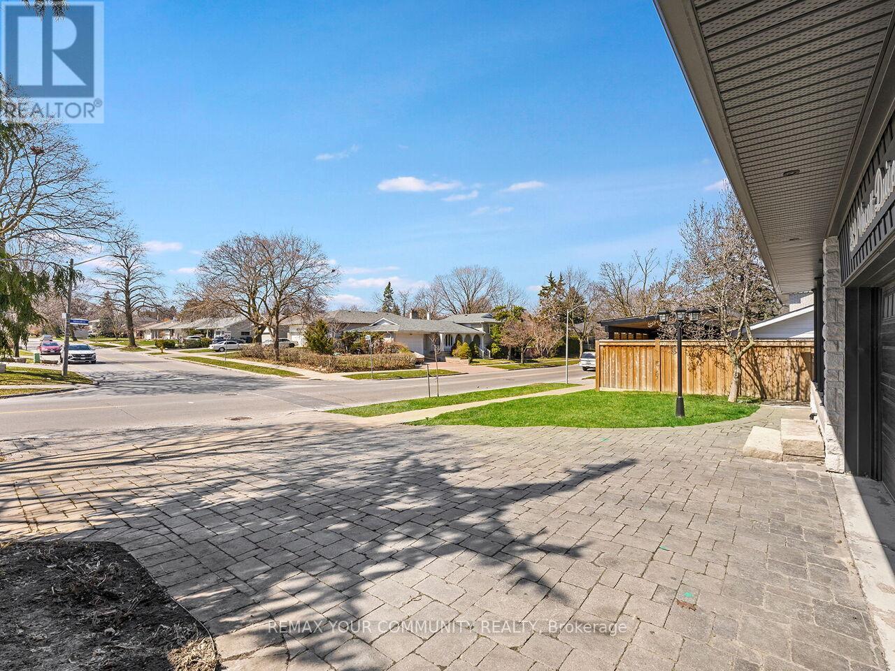 239 Wincott Drive, Toronto, Ontario  M9R 2R6 - Photo 47 - W12977792