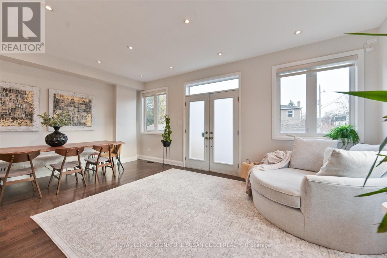 811 Cosburn Avenue, Toronto, Ontario  M4C 2V9 - Photo 18 - E12977922