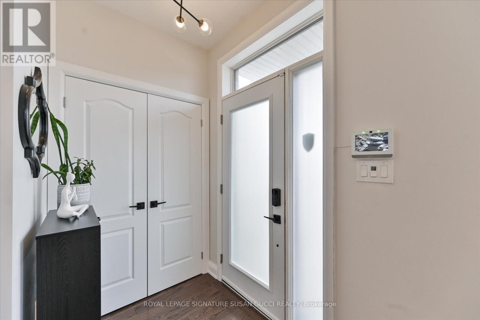 811 Cosburn Avenue, Toronto, Ontario  M4C 2V9 - Photo 2 - E12977922