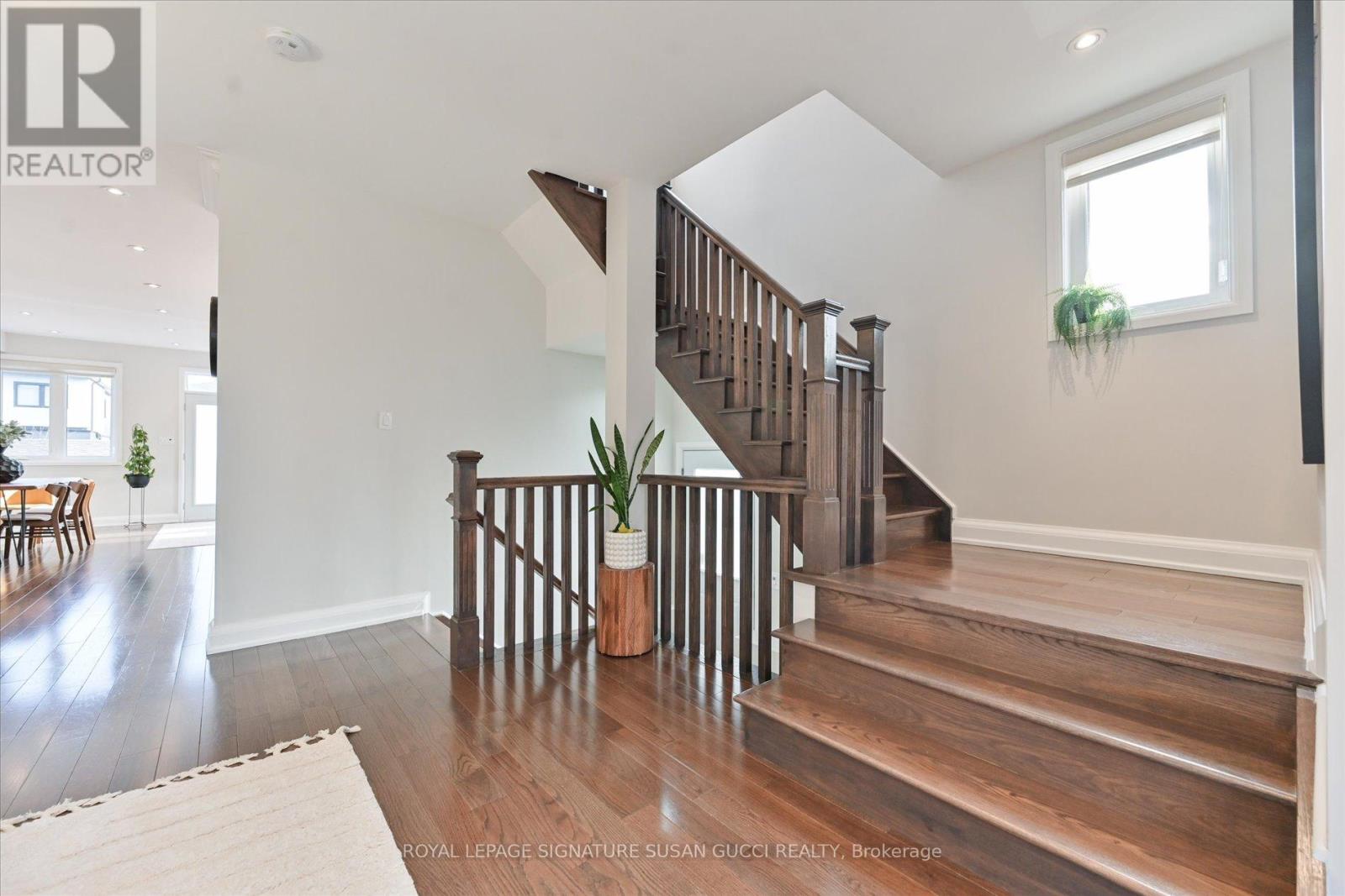 811 Cosburn Avenue, Toronto, Ontario  M4C 2V9 - Photo 22 - E12977922