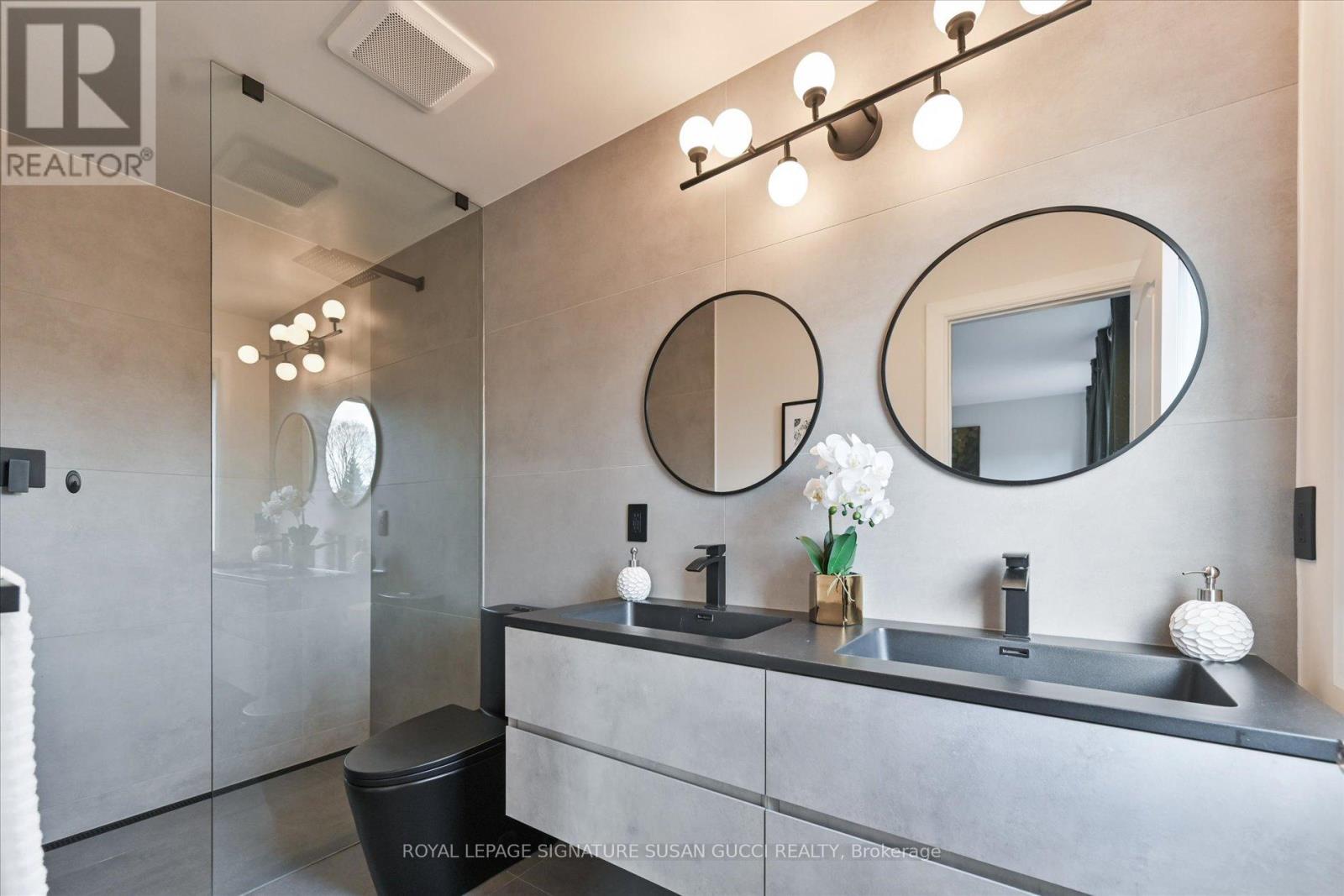 811 Cosburn Avenue, Toronto, Ontario  M4C 2V9 - Photo 28 - E12977922