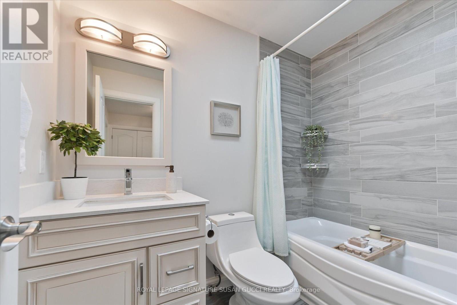 811 Cosburn Avenue, Toronto, Ontario  M4C 2V9 - Photo 33 - E12977922