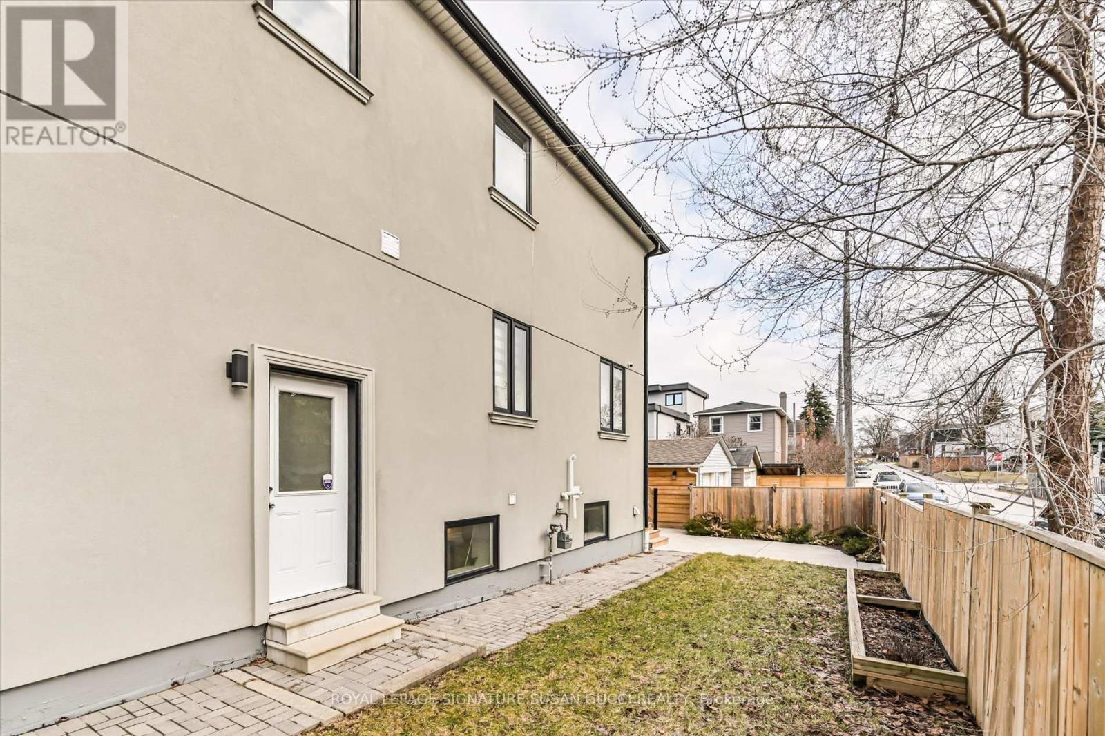 811 Cosburn Avenue, Toronto, Ontario  M4C 2V9 - Photo 42 - E12977922