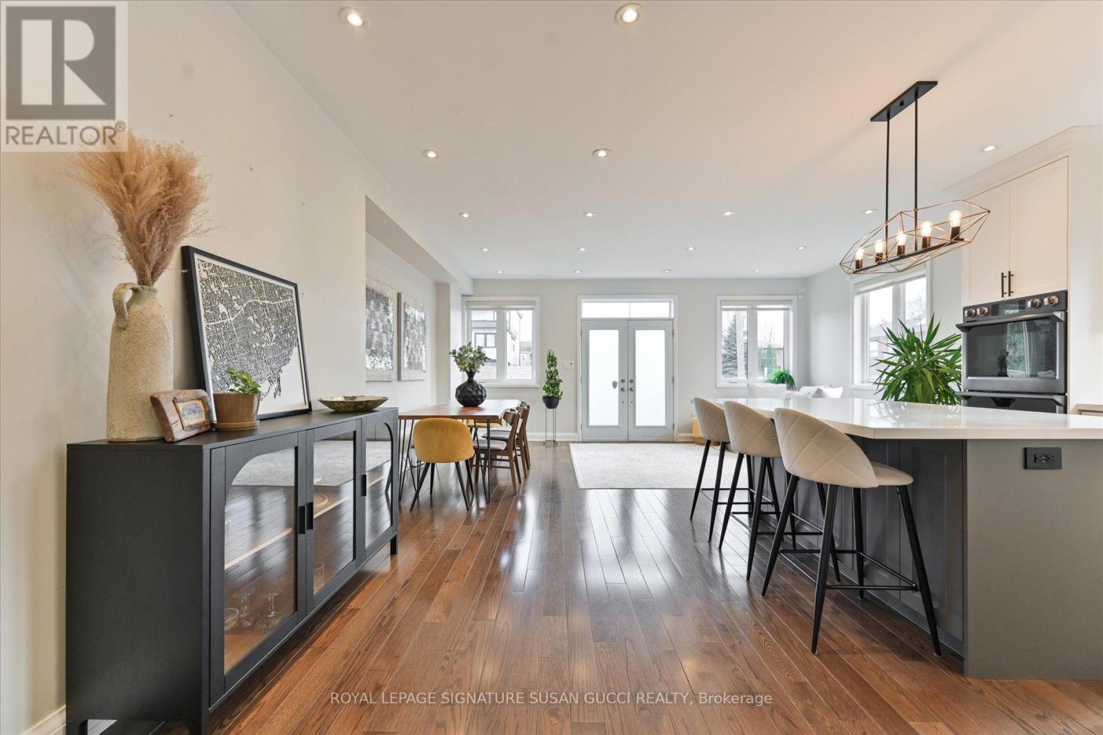 811 Cosburn Avenue, Toronto, Ontario  M4C 2V9 - Photo 8 - E12977922