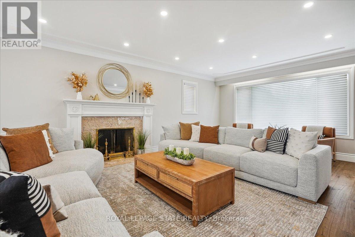 10 Azalea Court, Hamilton, Ontario  L8J 1K4 - Photo 3 - X12742372