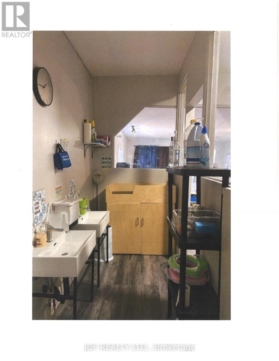 155 Church Street, Gravenhurst, Ontario  P1P 1H3 - Photo 6 - X12972218