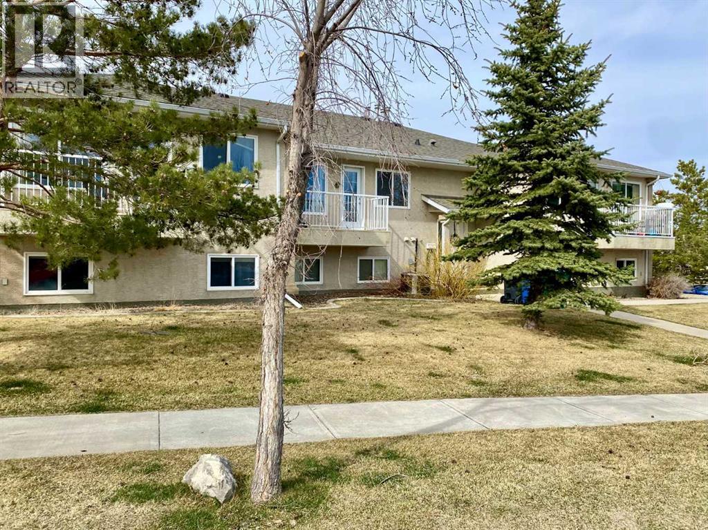 4, 5 Tartan Boulevard W, Lethbridge, Alberta