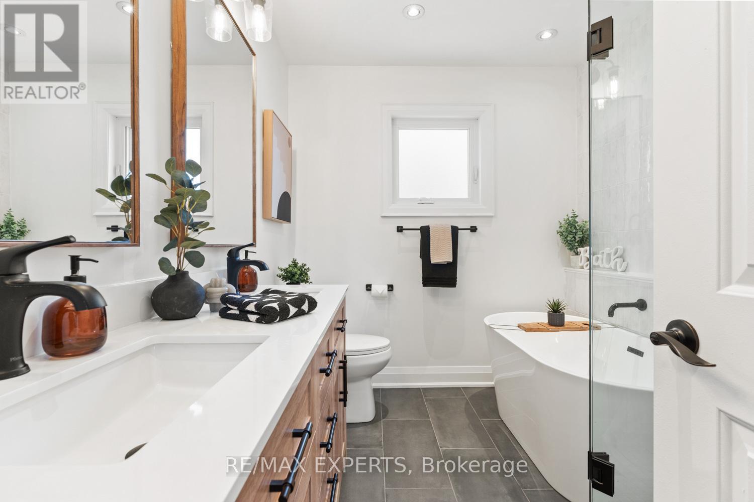 50 Fox Run Lane, Bradford West Gwillimbury (Bradford), Ontario  L3Z 2V1 - Photo 18 - N12977954