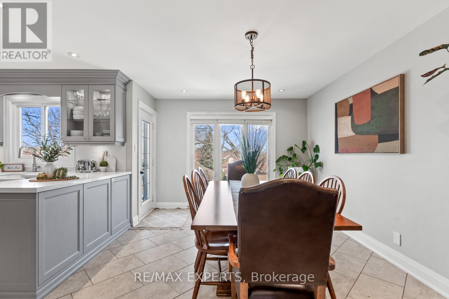 50 Fox Run Lane, Bradford West Gwillimbury (Bradford), Ontario  L3Z 2V1 - Photo 3 - N12977954