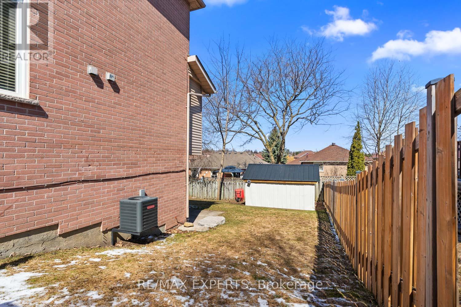 50 Fox Run Lane, Bradford West Gwillimbury (Bradford), Ontario  L3Z 2V1 - Photo 34 - N12977954