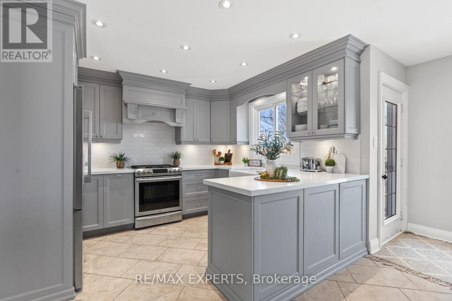 50 Fox Run Lane, Bradford West Gwillimbury (Bradford), Ontario  L3Z 2V1 - Photo 5 - N12977954