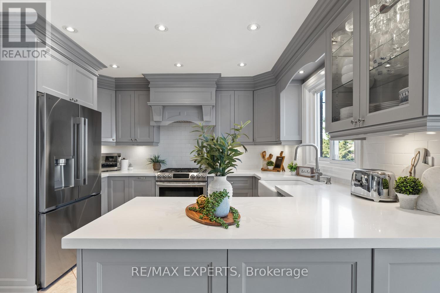 50 Fox Run Lane, Bradford West Gwillimbury (Bradford), Ontario  L3Z 2V1 - Photo 6 - N12977954