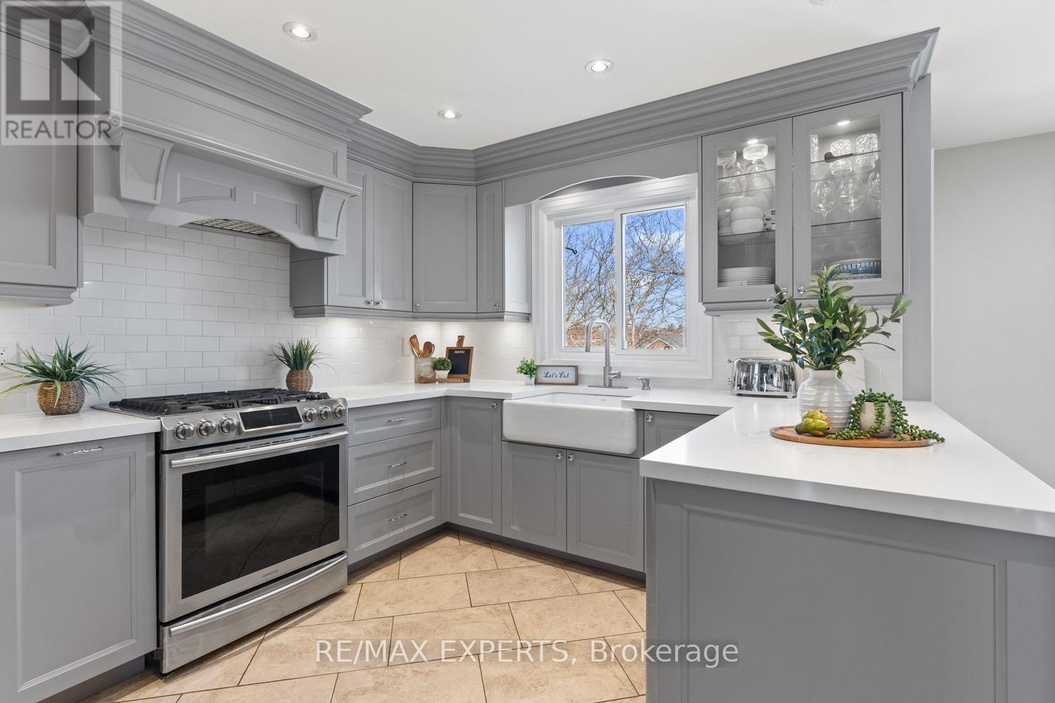 50 Fox Run Lane, Bradford West Gwillimbury (Bradford), Ontario  L3Z 2V1 - Photo 7 - N12977954