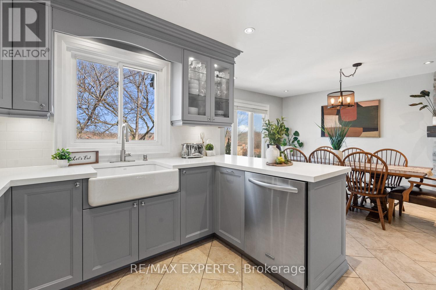 50 Fox Run Lane, Bradford West Gwillimbury (Bradford), Ontario  L3Z 2V1 - Photo 8 - N12977954