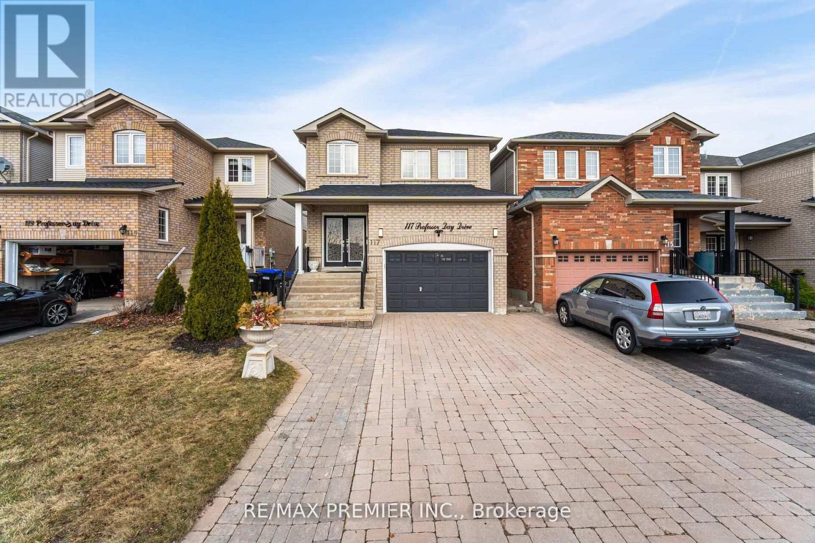 117 Professor Day Drive, Bradford West Gwillimbury (Bradford), Ontario  L3Z 3C1 - Photo 2 - N12977976